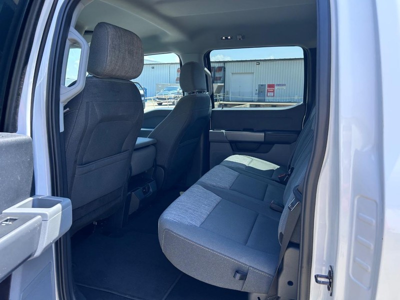 Ford Super Duty F-350 DRW Vehicle Full-screen Gallery Image 7
