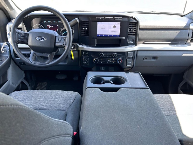 Ford Super Duty F-350 DRW Vehicle Full-screen Gallery Image 8