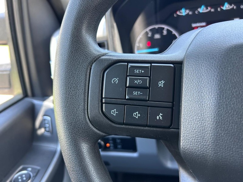 Ford Super Duty F-350 DRW Vehicle Full-screen Gallery Image 10