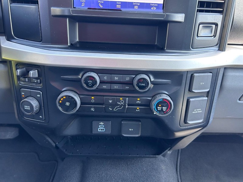 Ford Super Duty F-350 DRW Vehicle Full-screen Gallery Image 13