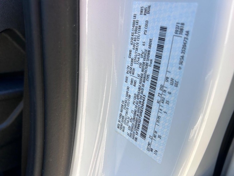 Ford Super Duty F-350 DRW Vehicle Full-screen Gallery Image 19