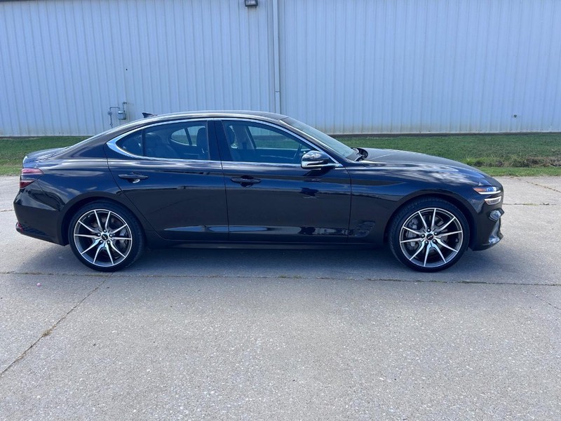 Genesis G70 Vehicle Full-screen Gallery Image 2