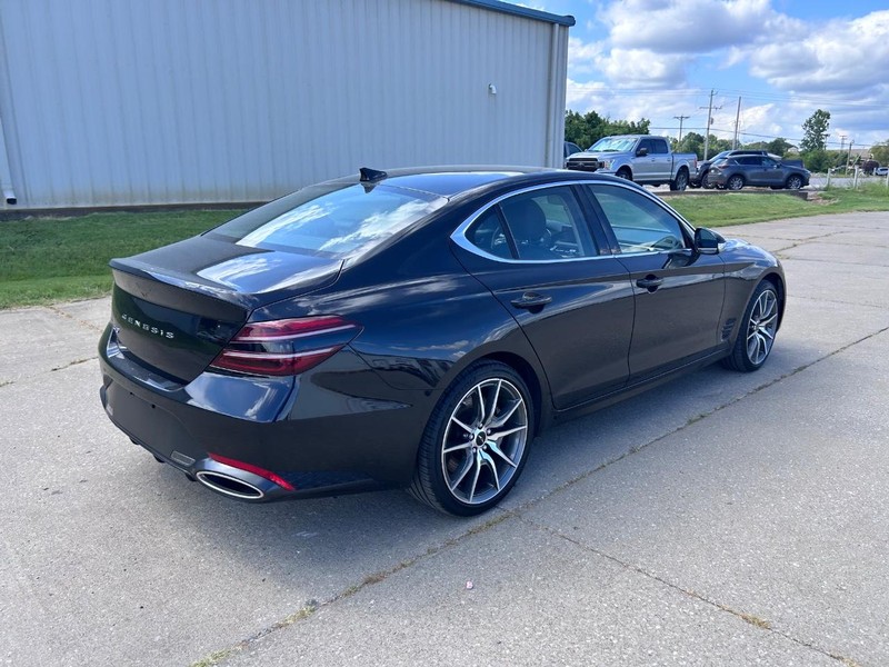 Genesis G70 Vehicle Full-screen Gallery Image 3
