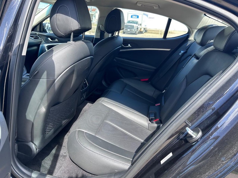 Genesis G70 Vehicle Full-screen Gallery Image 8