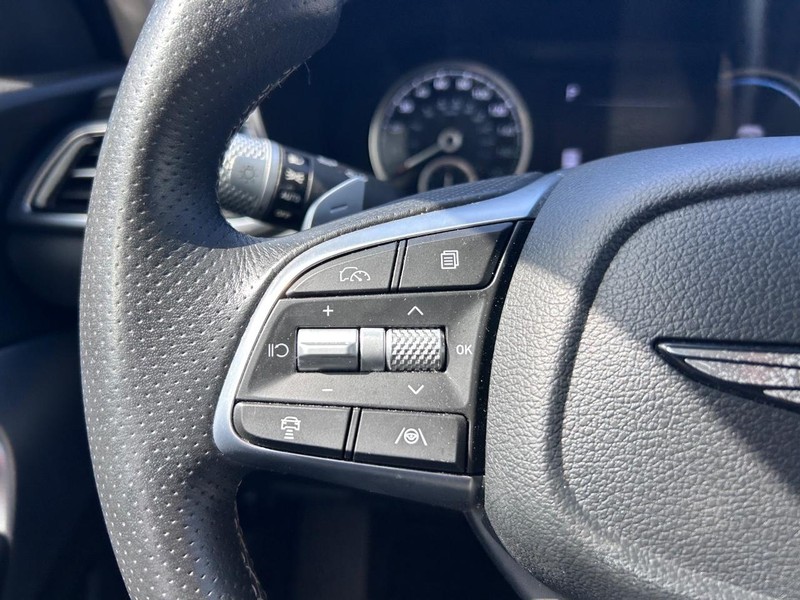Genesis G70 Vehicle Full-screen Gallery Image 20