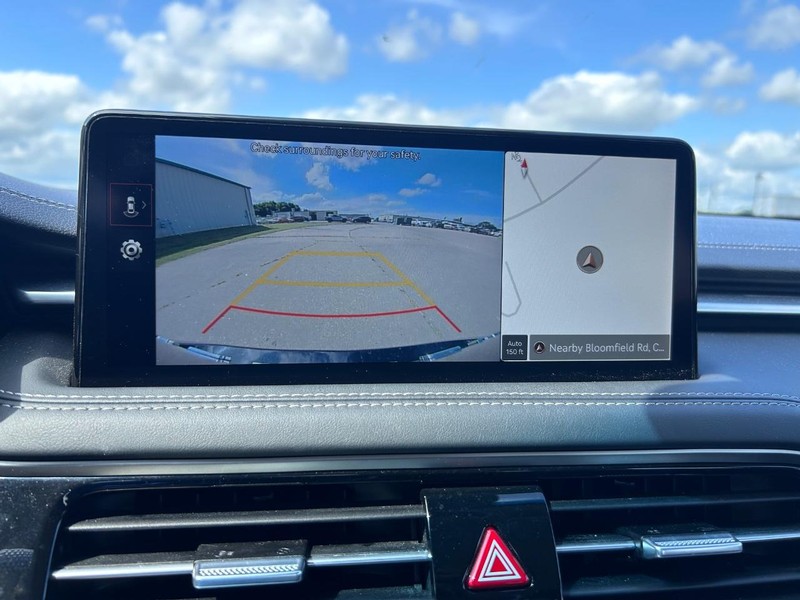 Genesis G70 Vehicle Full-screen Gallery Image 29