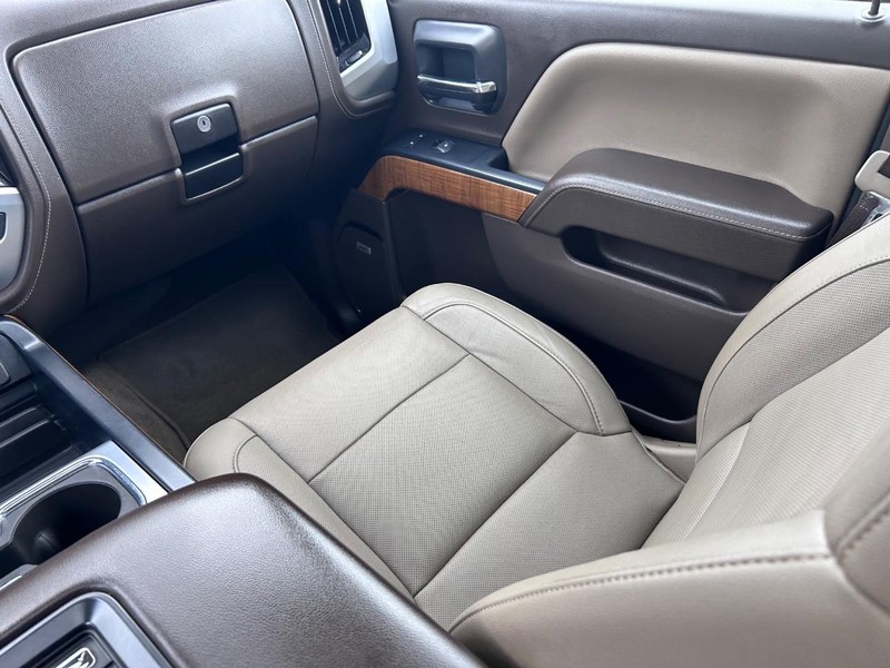 GMC Sierra 1500 Vehicle Full-screen Gallery Image 15