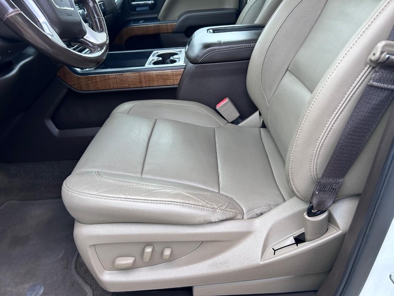 GMC Sierra 1500 Vehicle Full-screen Gallery Image 18