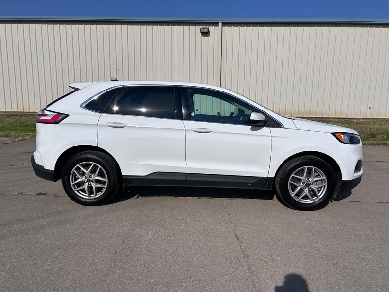 Ford Edge Vehicle Full-screen Gallery Image 2