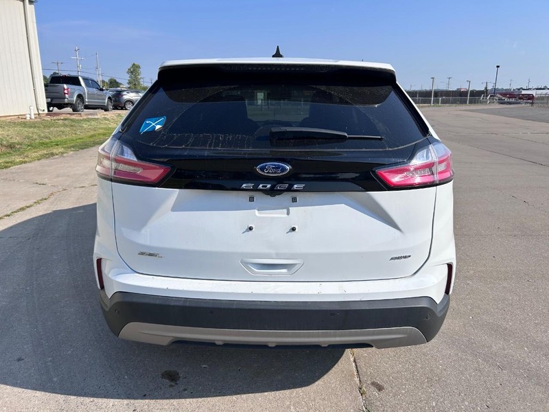 Ford Edge Vehicle Full-screen Gallery Image 4