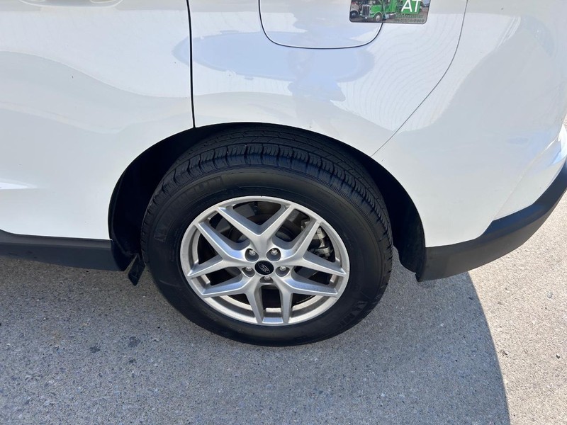Ford Edge Vehicle Full-screen Gallery Image 6