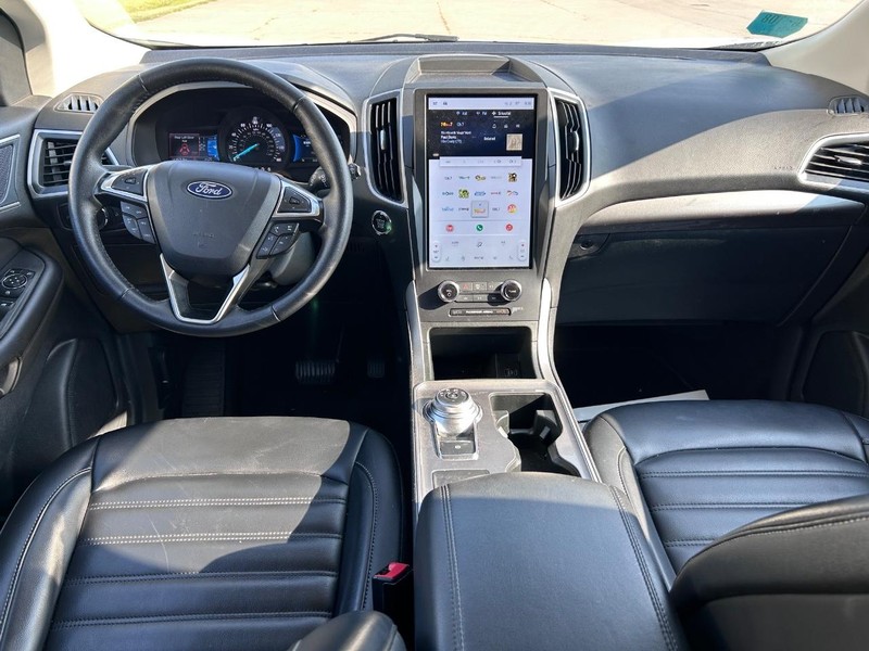 Ford Edge Vehicle Full-screen Gallery Image 8