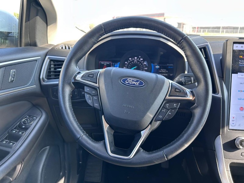 Ford Edge Vehicle Full-screen Gallery Image 9