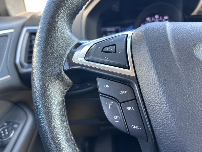 Ford Edge Vehicle Full-screen Gallery Image 10