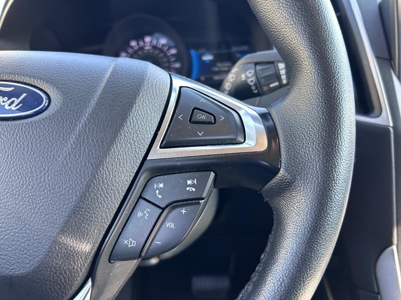 Ford Edge Vehicle Full-screen Gallery Image 11