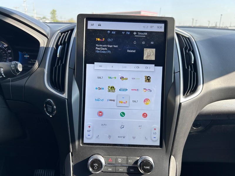 Ford Edge Vehicle Full-screen Gallery Image 12