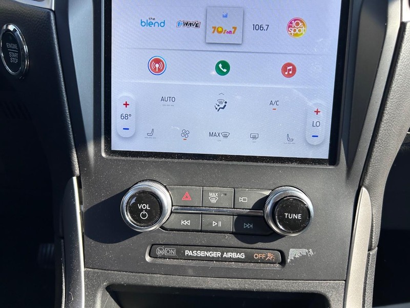 Ford Edge Vehicle Full-screen Gallery Image 13