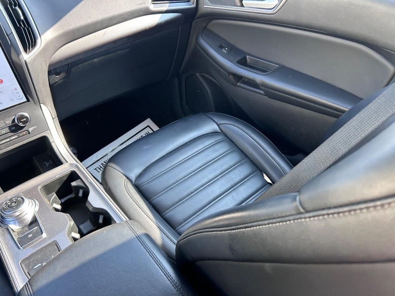 Ford Edge Vehicle Full-screen Gallery Image 15