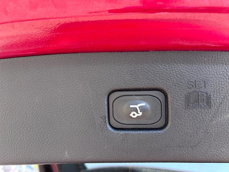 Ford Edge Vehicle Full-screen Gallery Image 6
