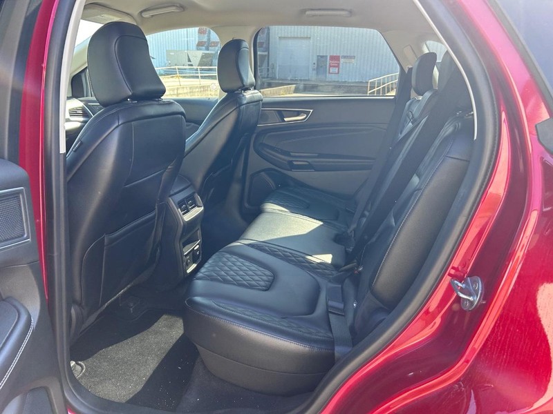 Ford Edge Vehicle Full-screen Gallery Image 8