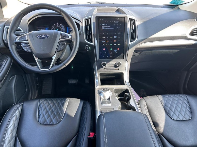 Ford Edge Vehicle Full-screen Gallery Image 9