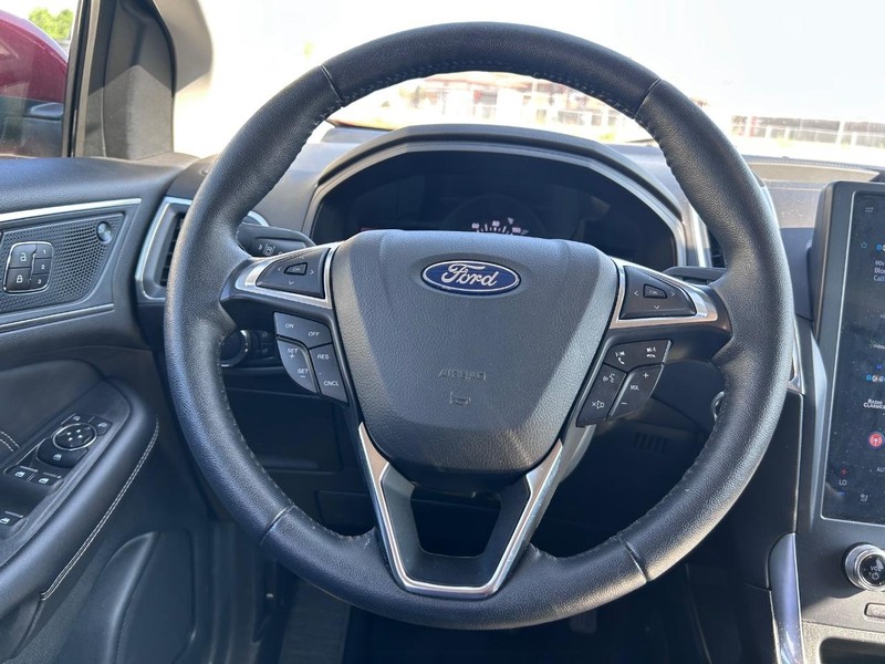 Ford Edge Vehicle Full-screen Gallery Image 10