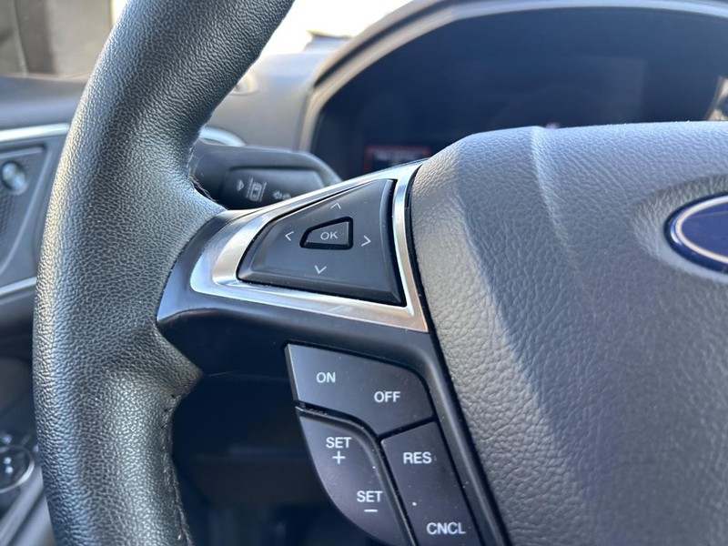 Ford Edge Vehicle Full-screen Gallery Image 11