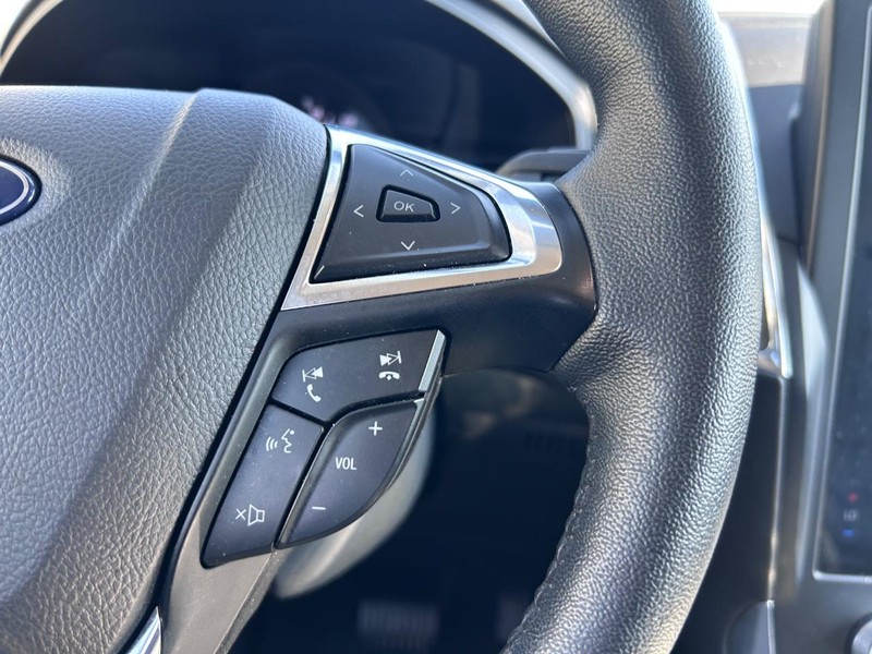 Ford Edge Vehicle Full-screen Gallery Image 12