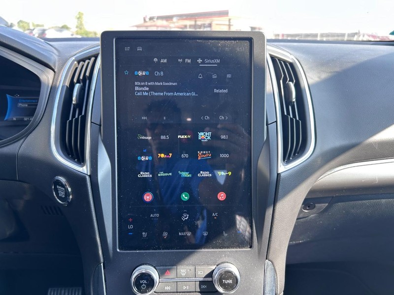 Ford Edge Vehicle Full-screen Gallery Image 13