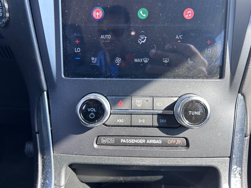 Ford Edge Vehicle Full-screen Gallery Image 14