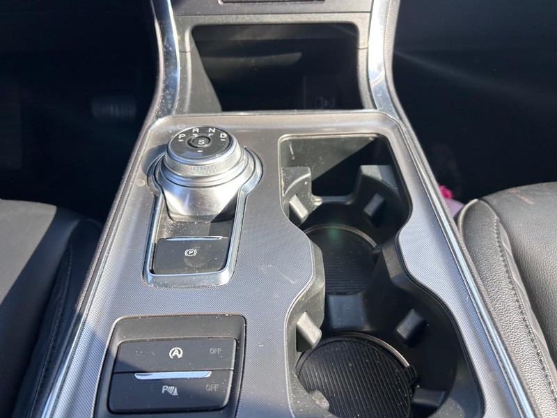 Ford Edge Vehicle Full-screen Gallery Image 15