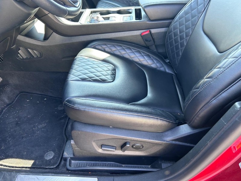 Ford Edge Vehicle Full-screen Gallery Image 19