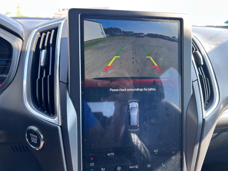 Ford Edge Vehicle Full-screen Gallery Image 21