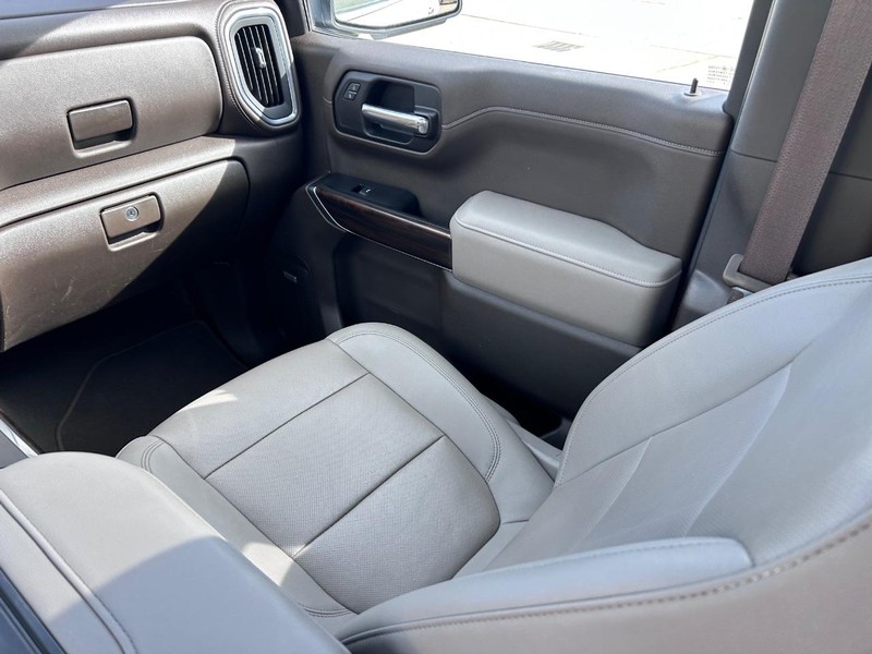 GMC Sierra 1500 Limited Vehicle Full-screen Gallery Image 15