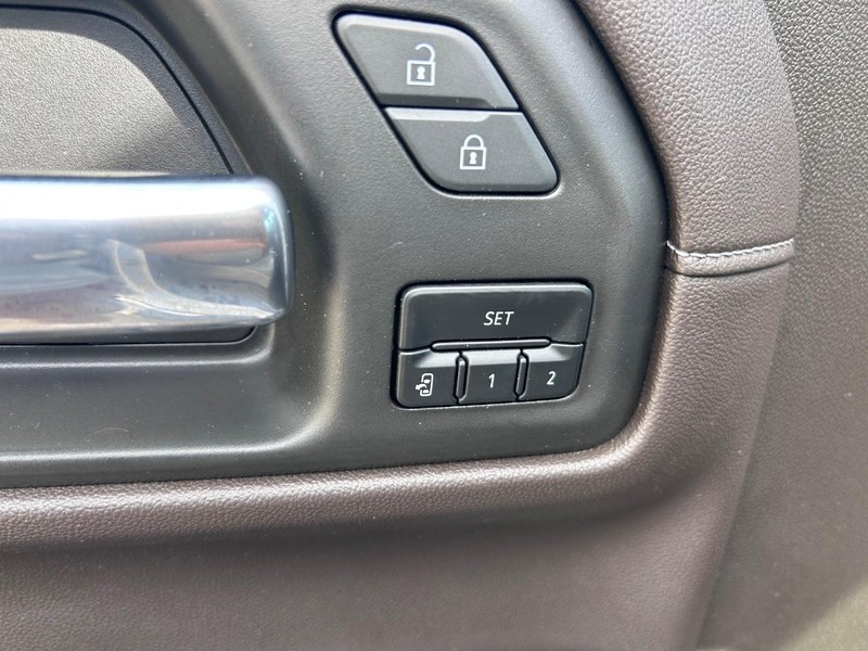 GMC Sierra 1500 Limited Vehicle Full-screen Gallery Image 17