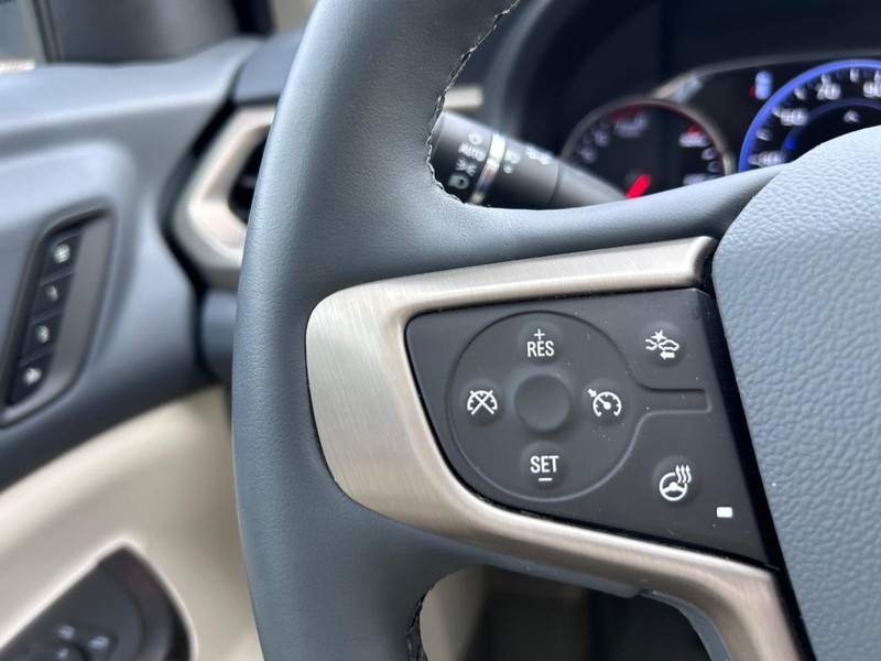 GMC Acadia Vehicle Full-screen Gallery Image 14