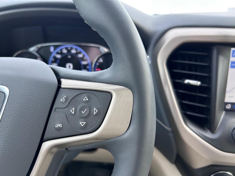 GMC Acadia Vehicle Full-screen Gallery Image 15