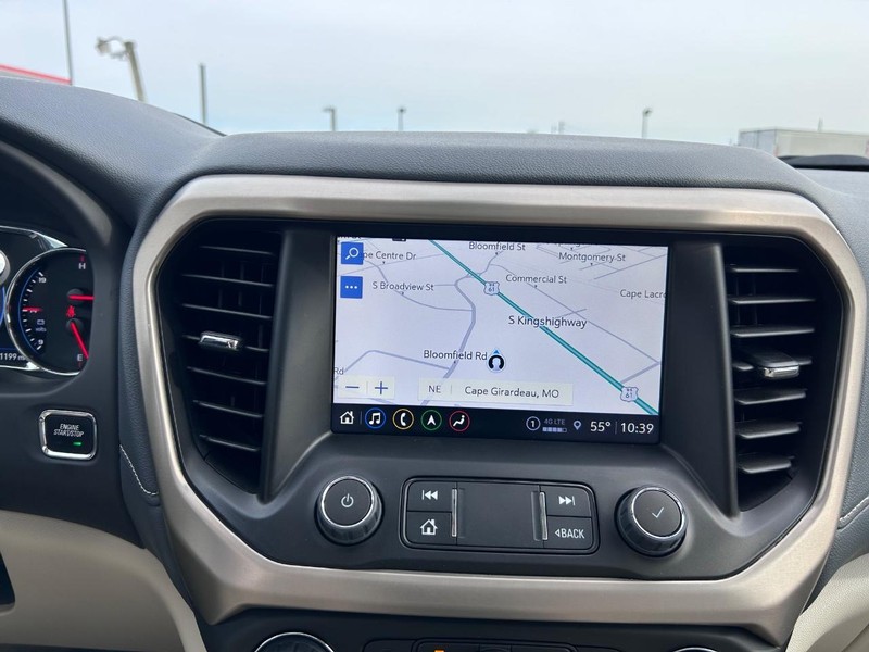 GMC Acadia Vehicle Full-screen Gallery Image 16