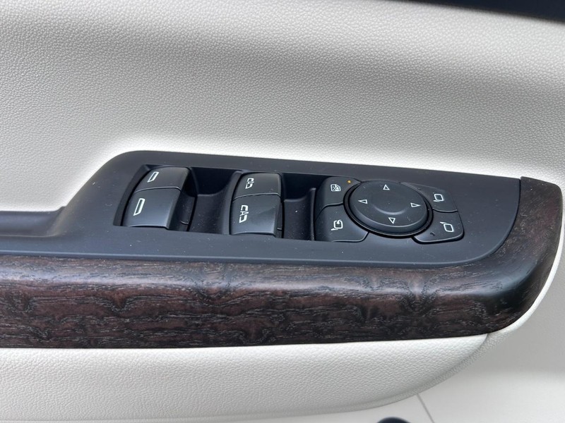 GMC Acadia Vehicle Full-screen Gallery Image 20