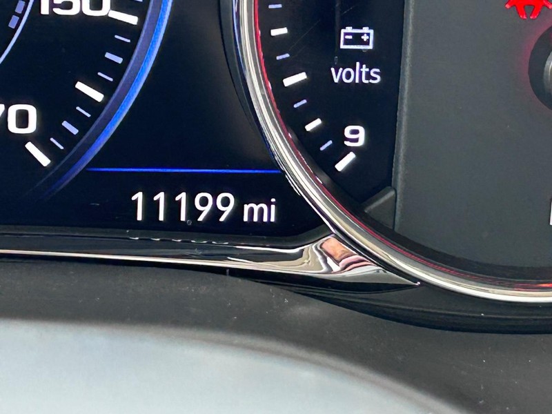 GMC Acadia Vehicle Full-screen Gallery Image 23