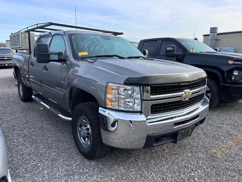 Chevrolet Silverado 2500HD Vehicle Full-screen Gallery Image 2