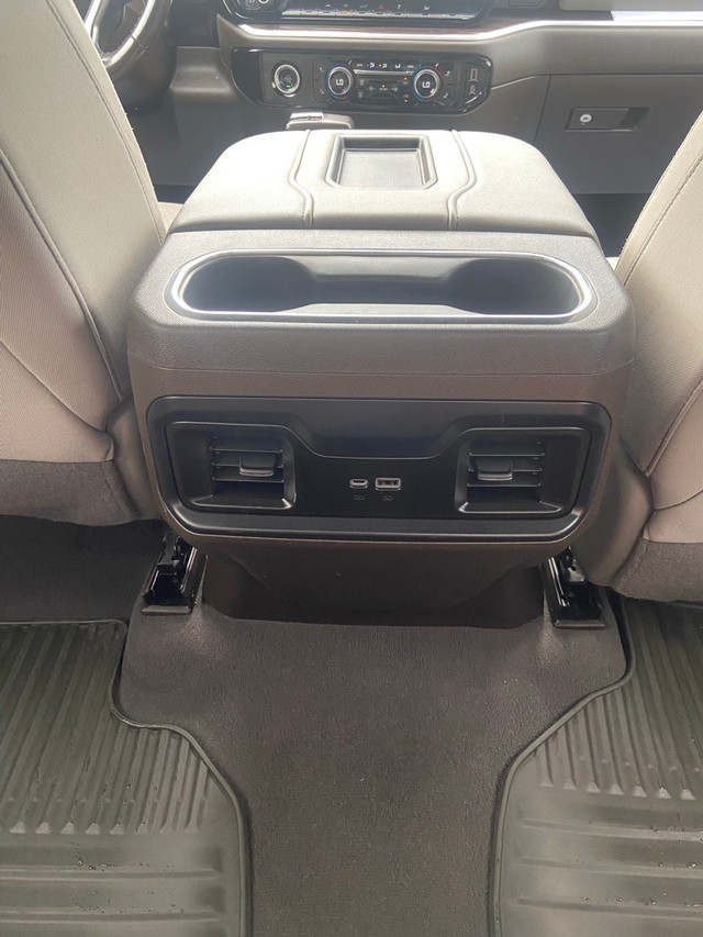 Chevrolet Silverado 1500 Vehicle Full-screen Gallery Image 15
