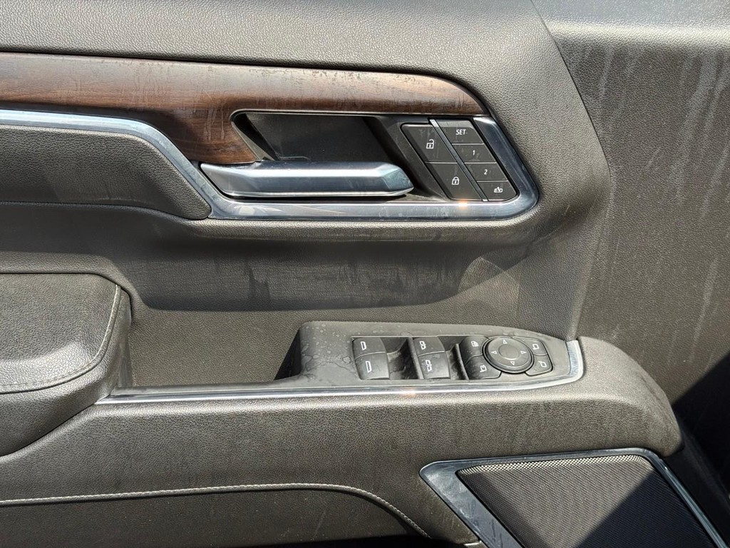 GMC Sierra 1500 Vehicle Full-screen Gallery Image 16