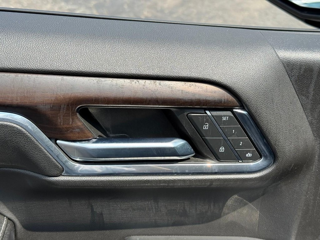 GMC Sierra 1500 Vehicle Full-screen Gallery Image 17