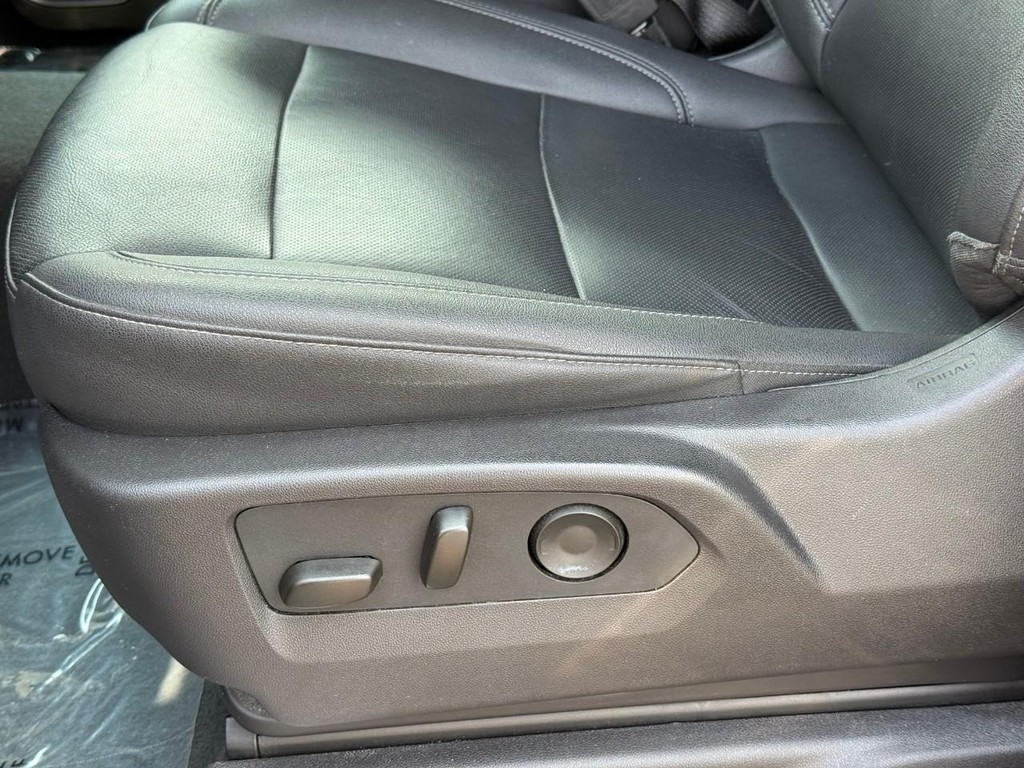 GMC Sierra 1500 Vehicle Full-screen Gallery Image 19