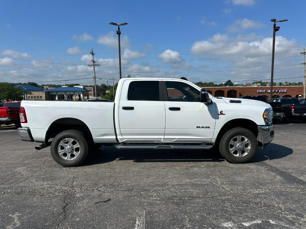 Ram 2500 Vehicle Full-screen Gallery Image 02