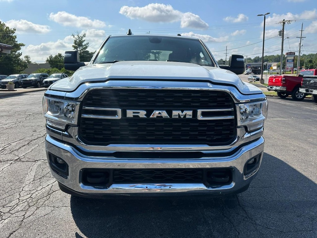 Ram 2500 Vehicle Full-screen Gallery Image 09