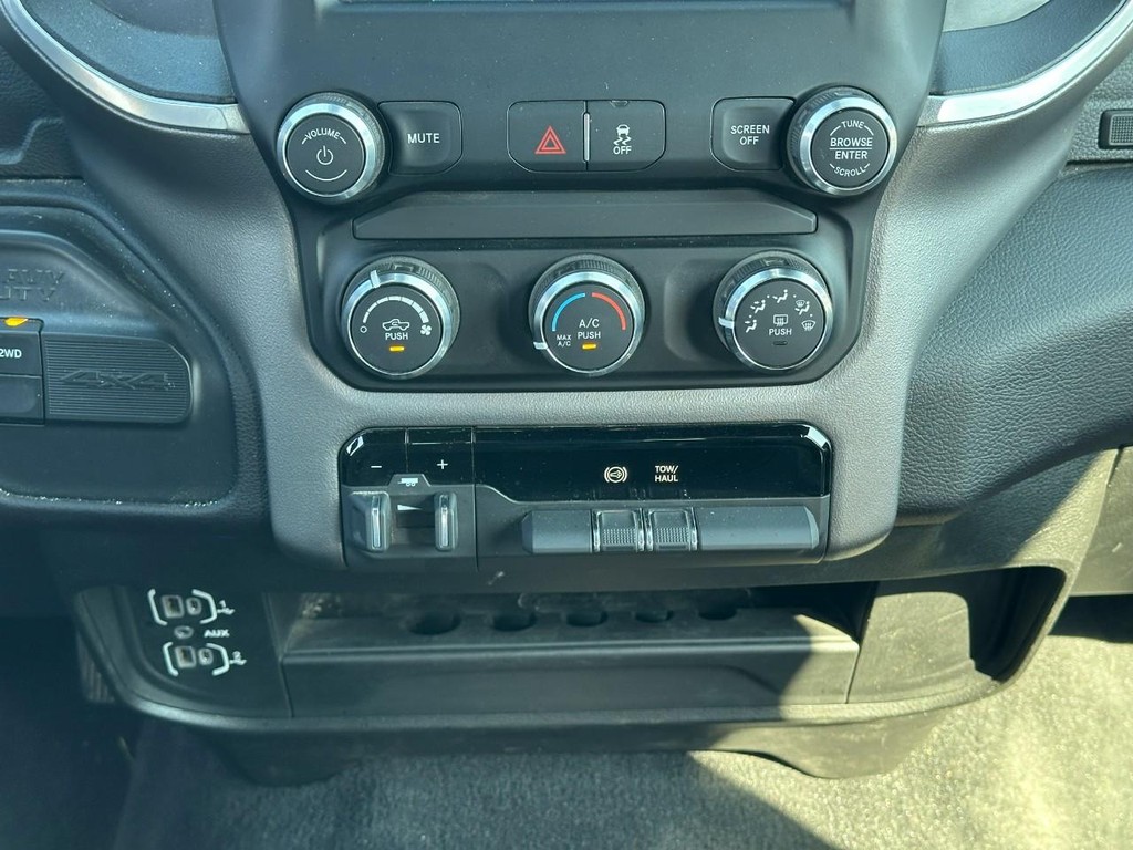 Ram 2500 Vehicle Full-screen Gallery Image 14