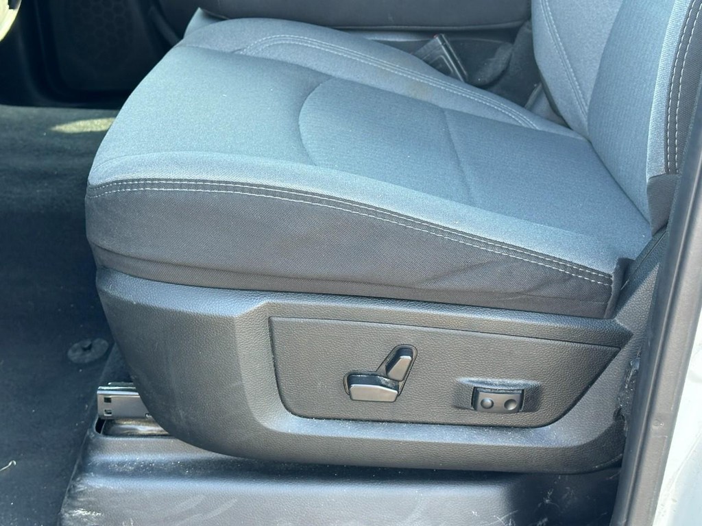 Ram 2500 Vehicle Full-screen Gallery Image 17