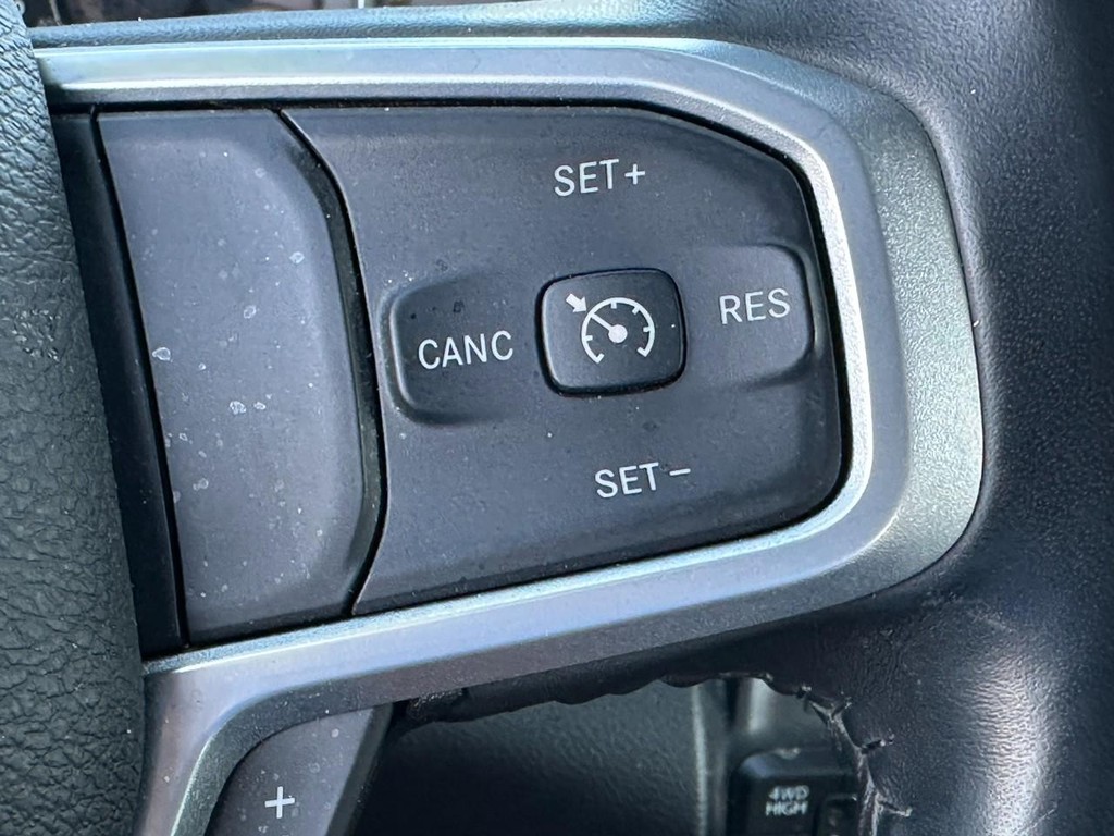 Ram 2500 Vehicle Full-screen Gallery Image 19